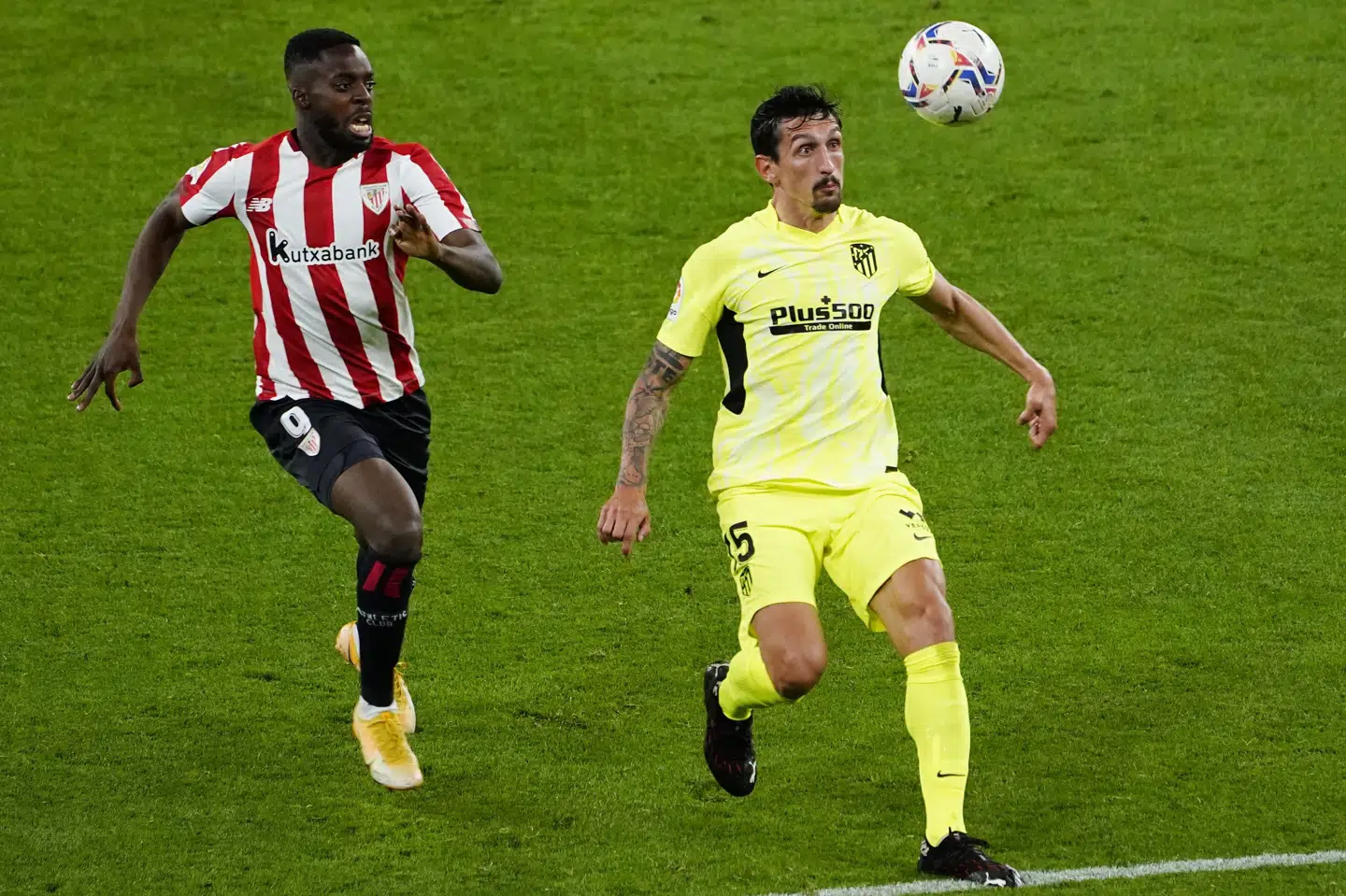 Atlético Madrid og Stefan Savic (til højre) tabte søndag ude til Athletic Bilbao og Inaki Williams. Vincent West/Reuters