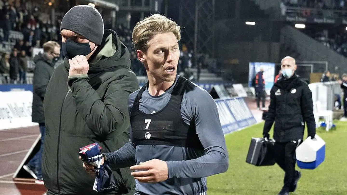 FC Københavns Victor Fischer forlader banern efter sejren i 3F Superligakampen mellem AGF og FC København på Ceres Park i Aarhus , søndag den 25. april 2021.