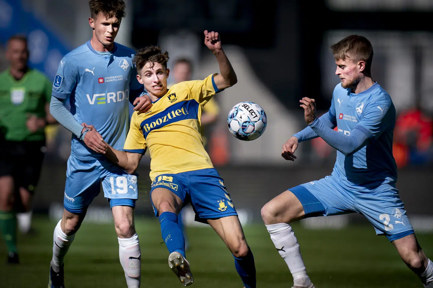 Jesper Lindstrøm undlader at lade sig operere, selv om han har en revne i menisken. Han vil løbende vurdere, hvornår det er passende at komme under kniven. Liselotte Sabroe/Ritzau Scanpix