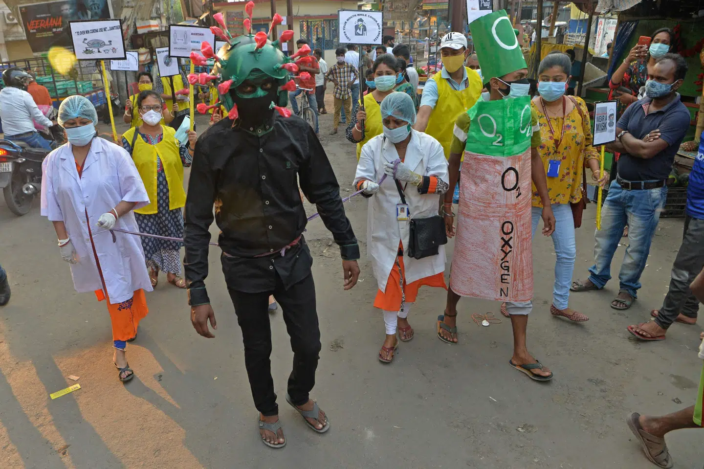 Indien er blevet ramt af en voldsom coronabølge. Søndag registrerede landet knap 350.000 nyt smittetilfælde. Diptendu Dutta/Ritzau Scanpix