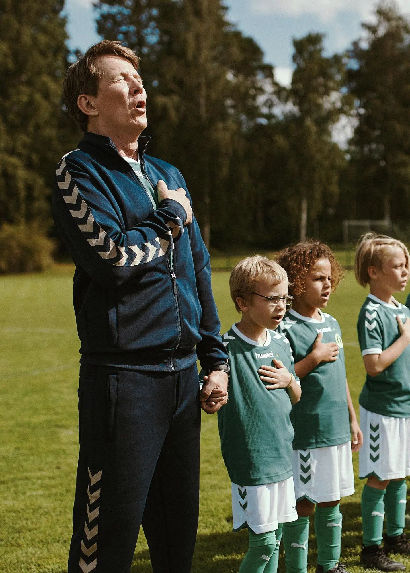 Max Kaysen Høyrup spiller i 'Druk' drengen 'Brille', der her ses ved siden af Thomas Bo Larsen.