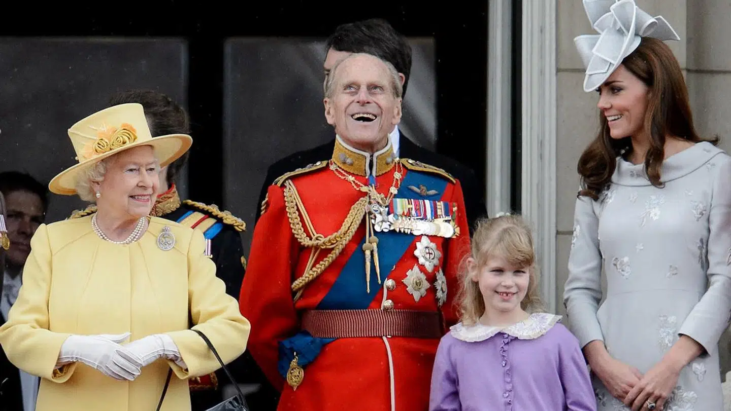 Selv om lady Louise allerede fra lille har været vant til, at hendes farmor bor på et slot, så havde hun meget svært ved at forstå, at farmor var Englands dronning.