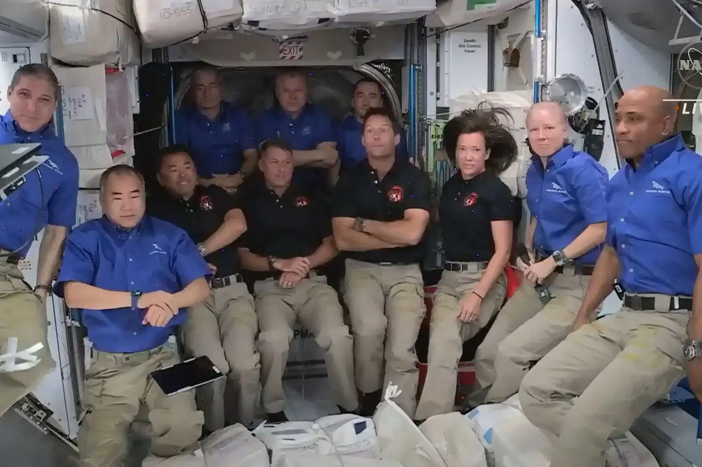 Så er der måske lidt mere trængt end normalt på Den Internationale Rumstation. En rumkapsel, opsendt af firmaet SpaceX, er ankommet med fire astronauter. Kapslen skal tilbage til Jorden igen den 28. april med fire andre. Indtil da er der 11 personer om bord på rumstationen. -/Ritzau Scanpix