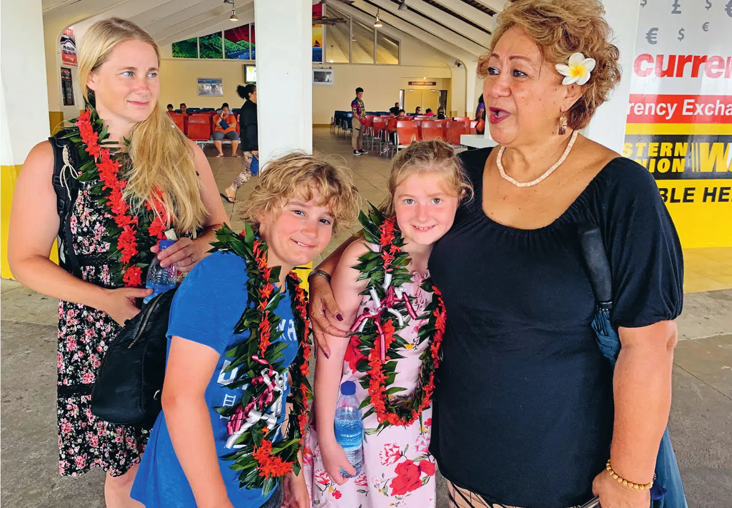 For Johannes Langkilde er det en kæmpegave, at hans to børn Andreas og Emilie har mødt og kender deres fjerne familie. Her ses de med Johannes' kone Sisse og Fatima Langkilde, som er kusine til Johannes.