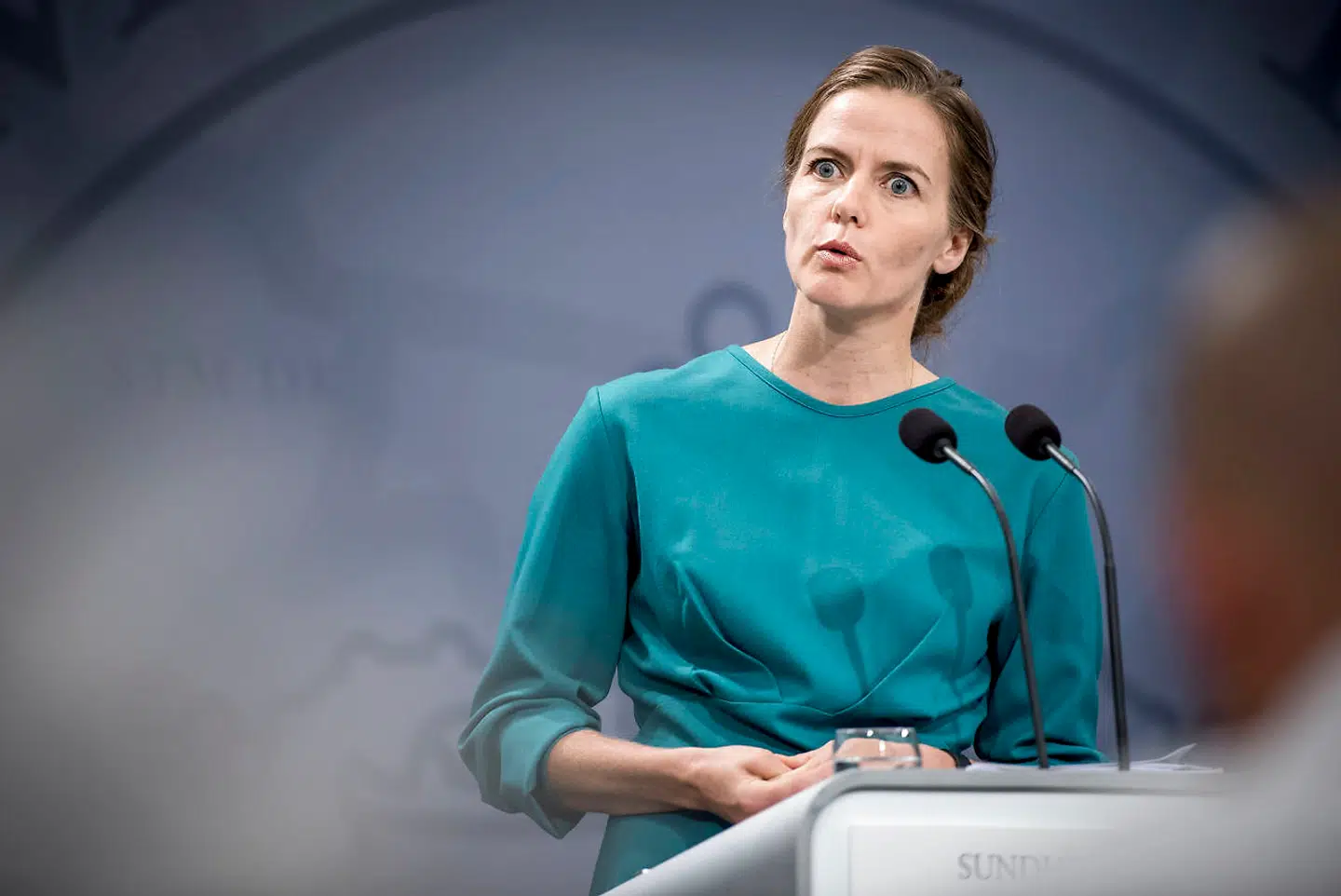 Venstres Ellen Trane Nørby er vred og overrasket over det viser sig, at Statens Serum Institut aldrig har regnet på en fuld genåbning af grundskolen.