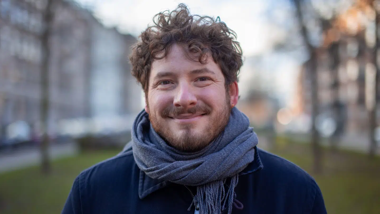 Gabriel Bier Gislason er uddannet instruktør og manuskriptforfatter. Og så er han søn af instruktør Susanne Bier og klipper Tómas Gislason. Aleksander Hørup/Free