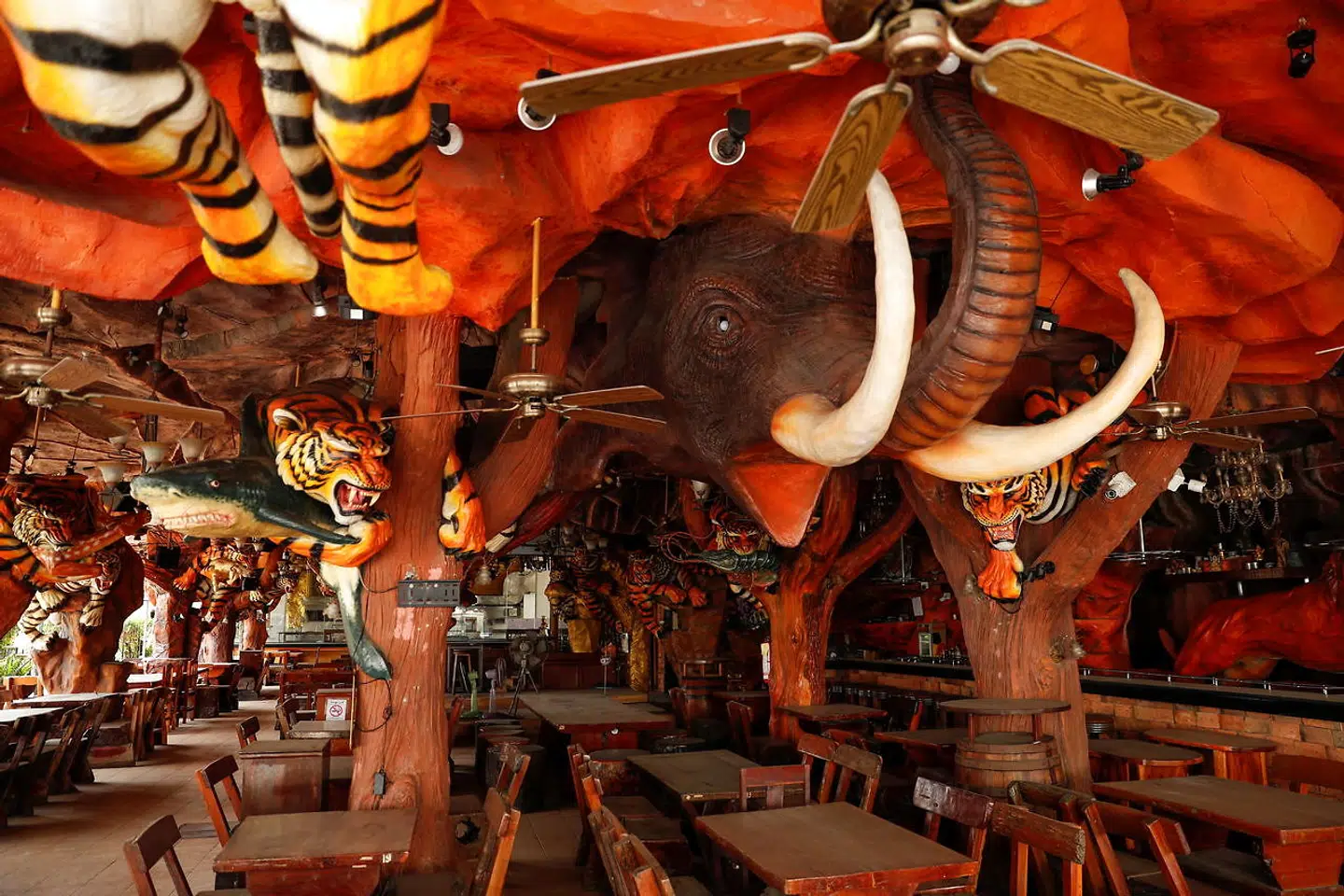 Ingen gæster på Tiger Bar ved Patong Beach, Phuket.