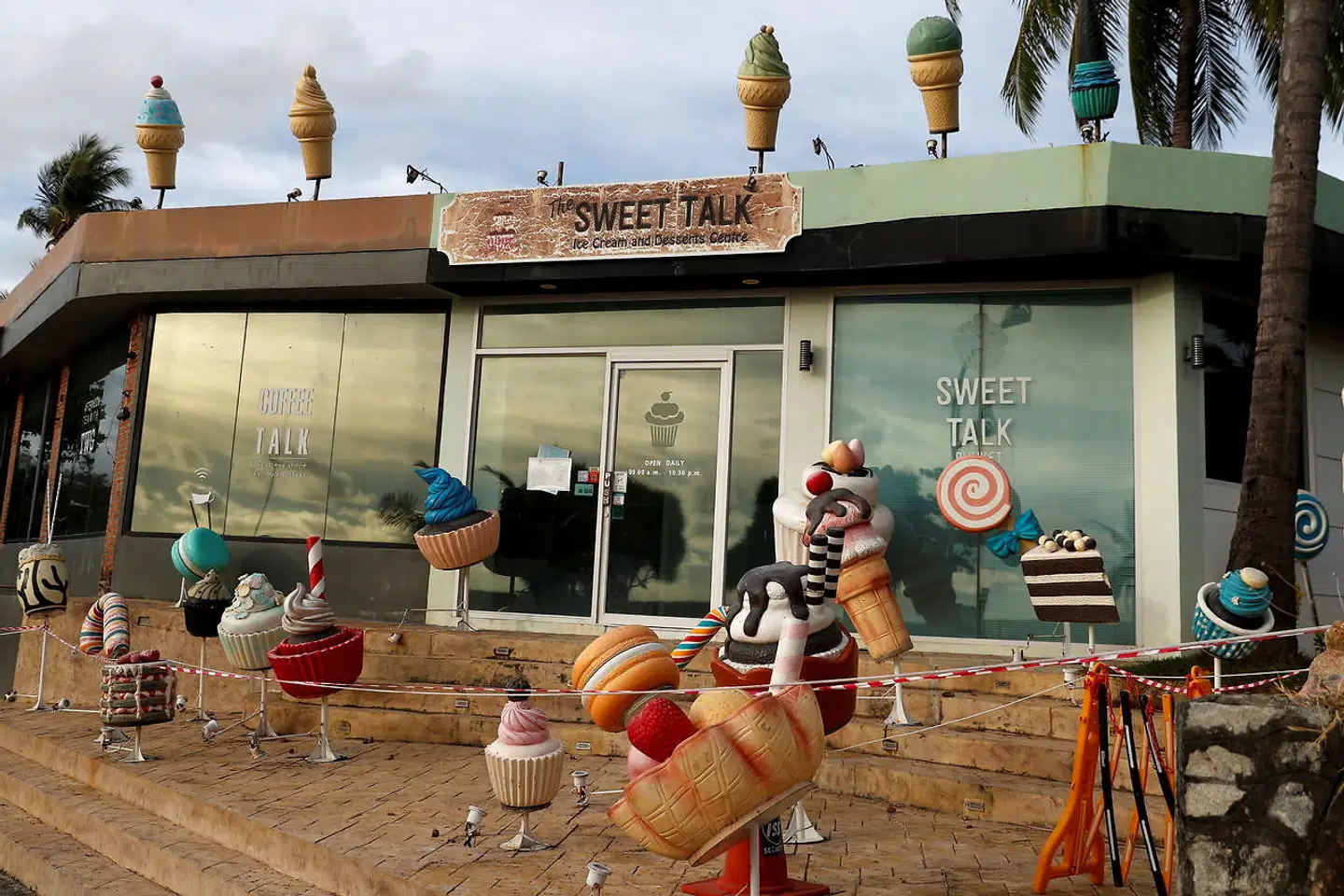 Lukket isbutik ved Karon, Phuket.