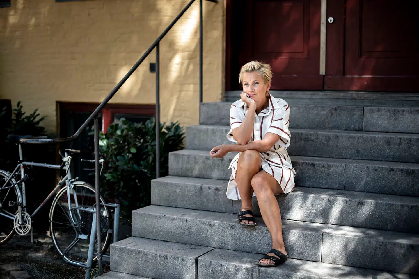 Portræt af Ane Cortzen. Hun er tidligere designchef og chef i DR samt vært for TV-programmet TV TV TV.