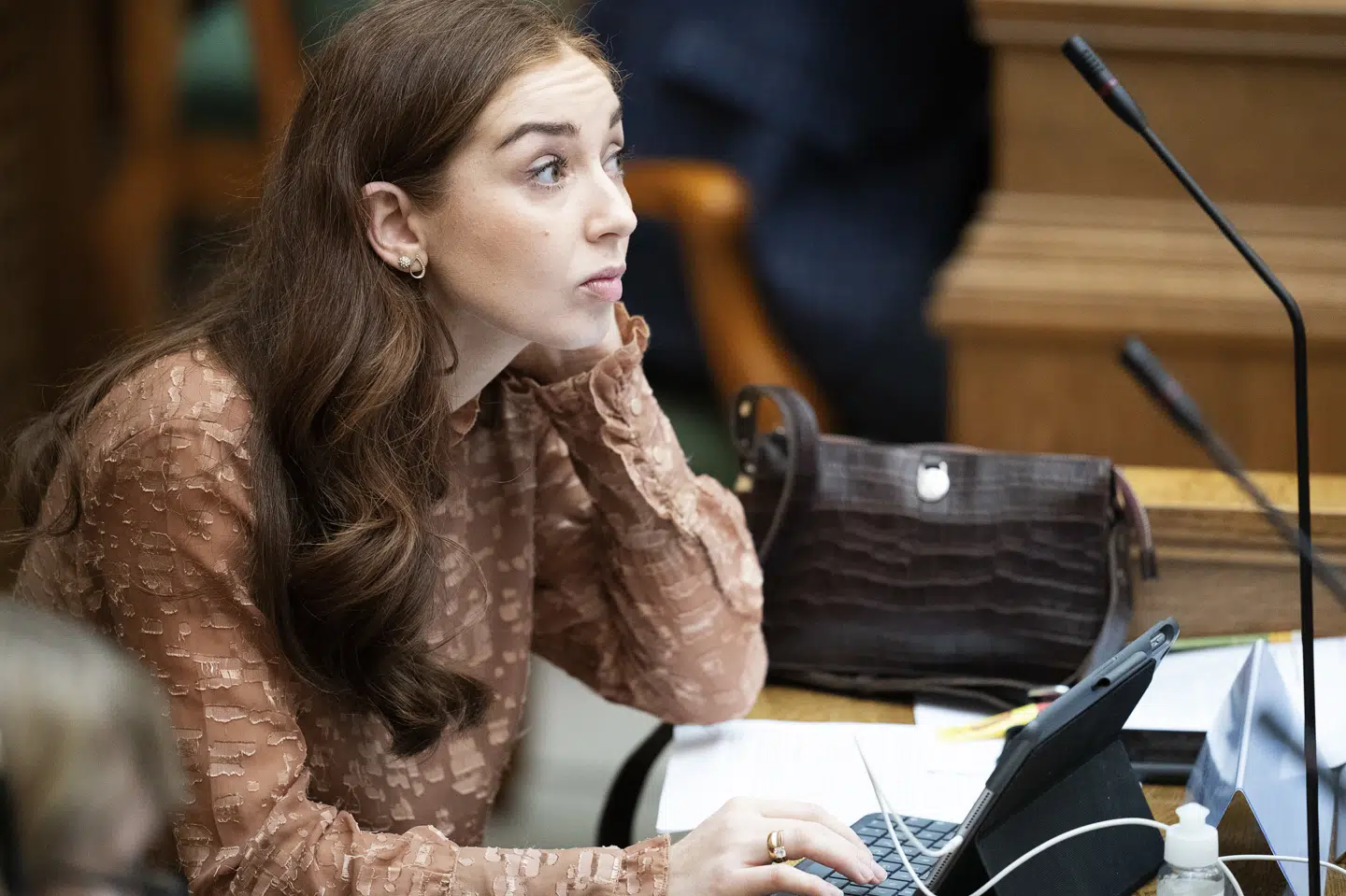 Samira Nawa (R) kræver et opgør med tjenestemandsreformen fra 1969, der placerede sygeplejersker i en anden lønramme end for eksempel politimænd og lærere. (Arkivfoto) Claus Bech/Ritzau Scanpix
