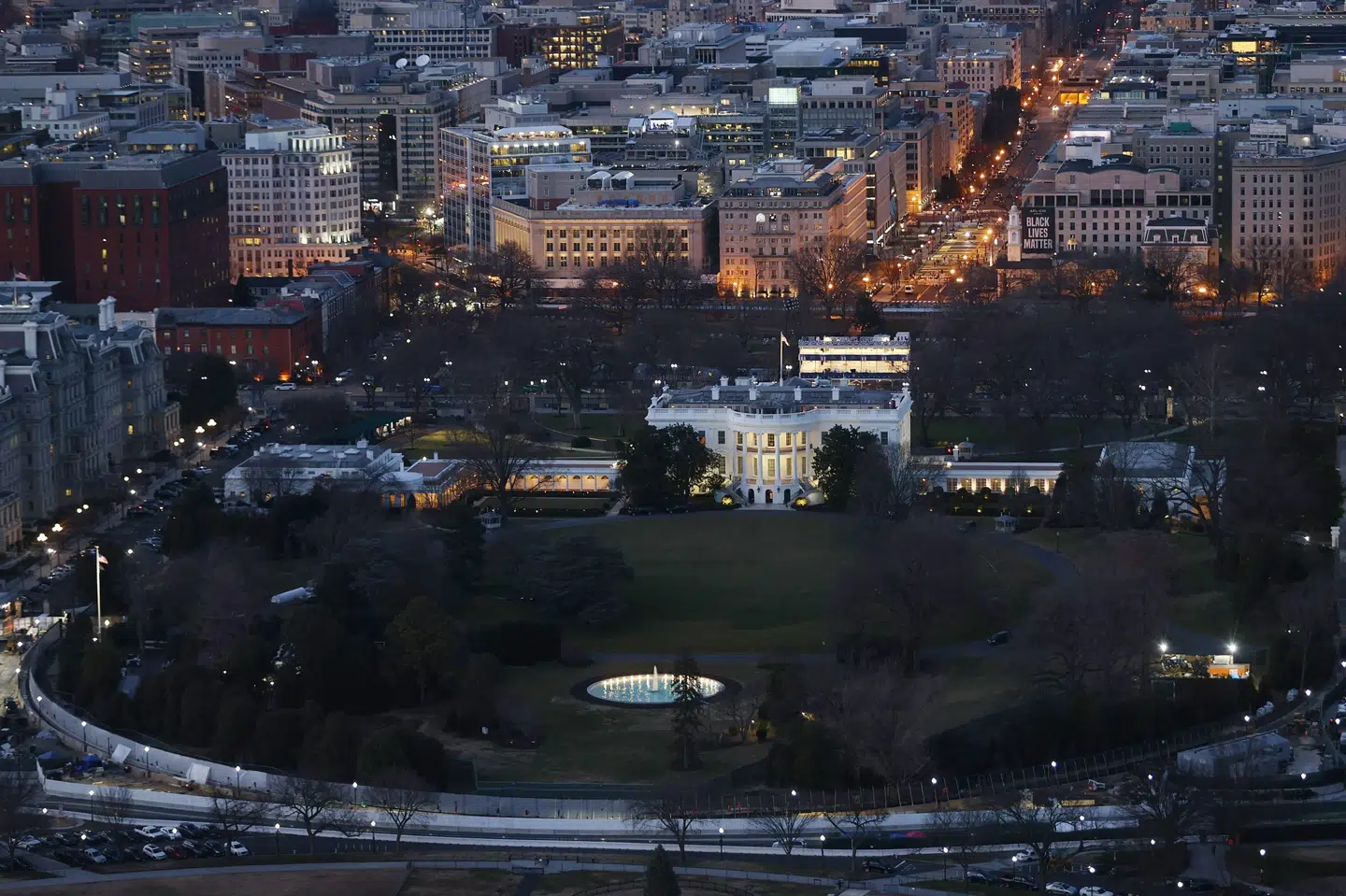 Washington, District of Columbia, er USA's hovedstad, hvor Det Hvide Hus og Kongressen ligger. Nu gør demokraterne et nyt forsøg på at gøre Washington til en stat på linje med USA's øvrige 50 stater. Washington D.C. har ikke egne senatorer, som de øvrige stater, der hver er repræsenteret af to personer i det magtfulde amerikanske senat. Joe Raedle/Ritzau Scanpix