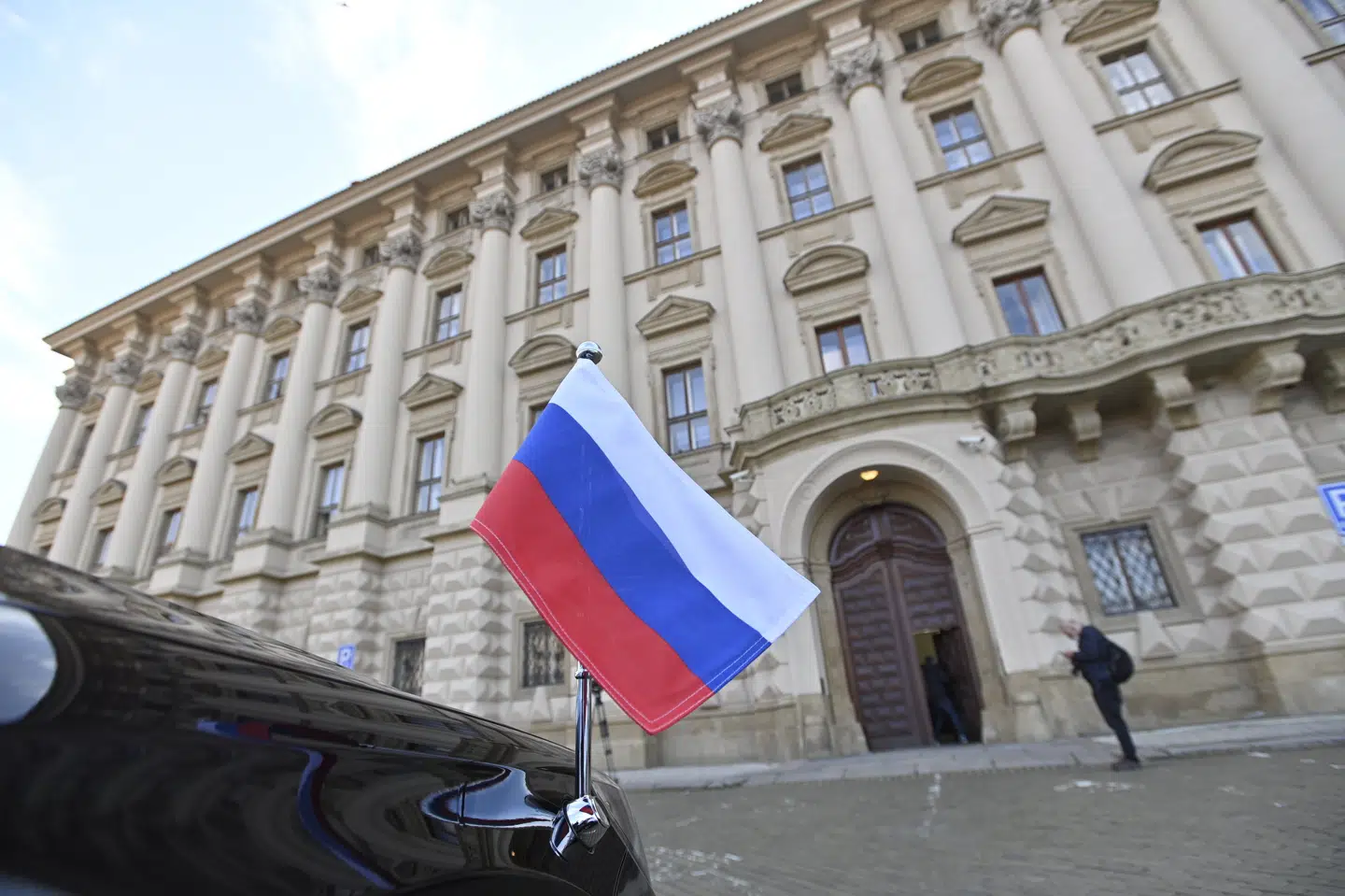 Ruslands ambassadør i Prag ankom torsdag til Udenrigsministeriet i den tjekkiske hovedstad for at holde et nyt møde om en ophedet spionstrid, der har skabt en meget spændt situation mellem Rusland og Tjekkiet. Michal Kamaryt/Ritzau Scanpix