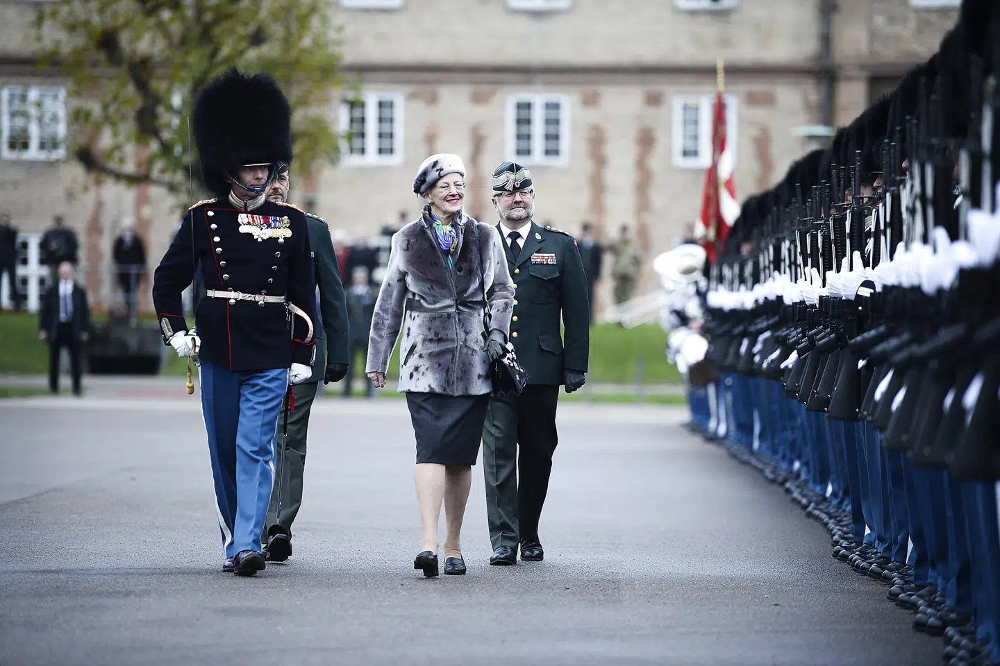 Kongehusets nye ceremonimester, Lasse Harkjær, ses her sammen med dronning Margrethe. (Arkivfoto). Mads Claus Rasmussen/Ritzau Scanpix