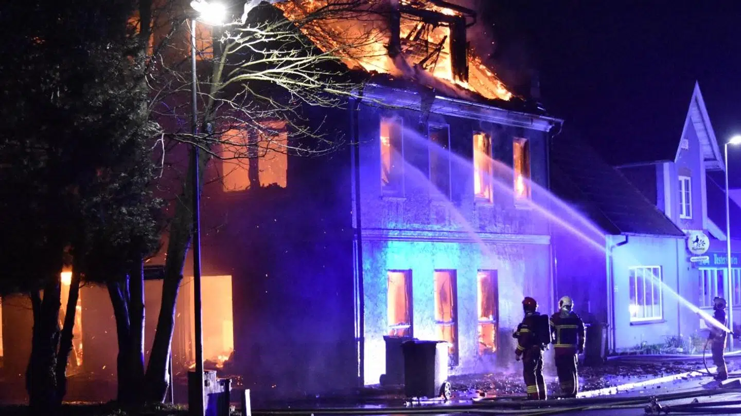 En voldsom brand brød natten til torsdag ud i et hus i Vojens.