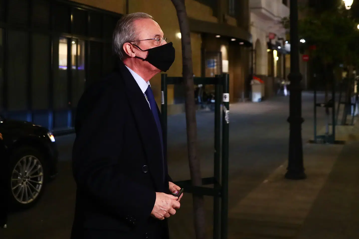 Real Madrid-præsident Florentino Pérez ankommer onsdag til en radiostation i Madrid. Ifølge Pérez er Super league-projektet ikke dødt, det er blot sat på standby. Sergio Perez/Reuters