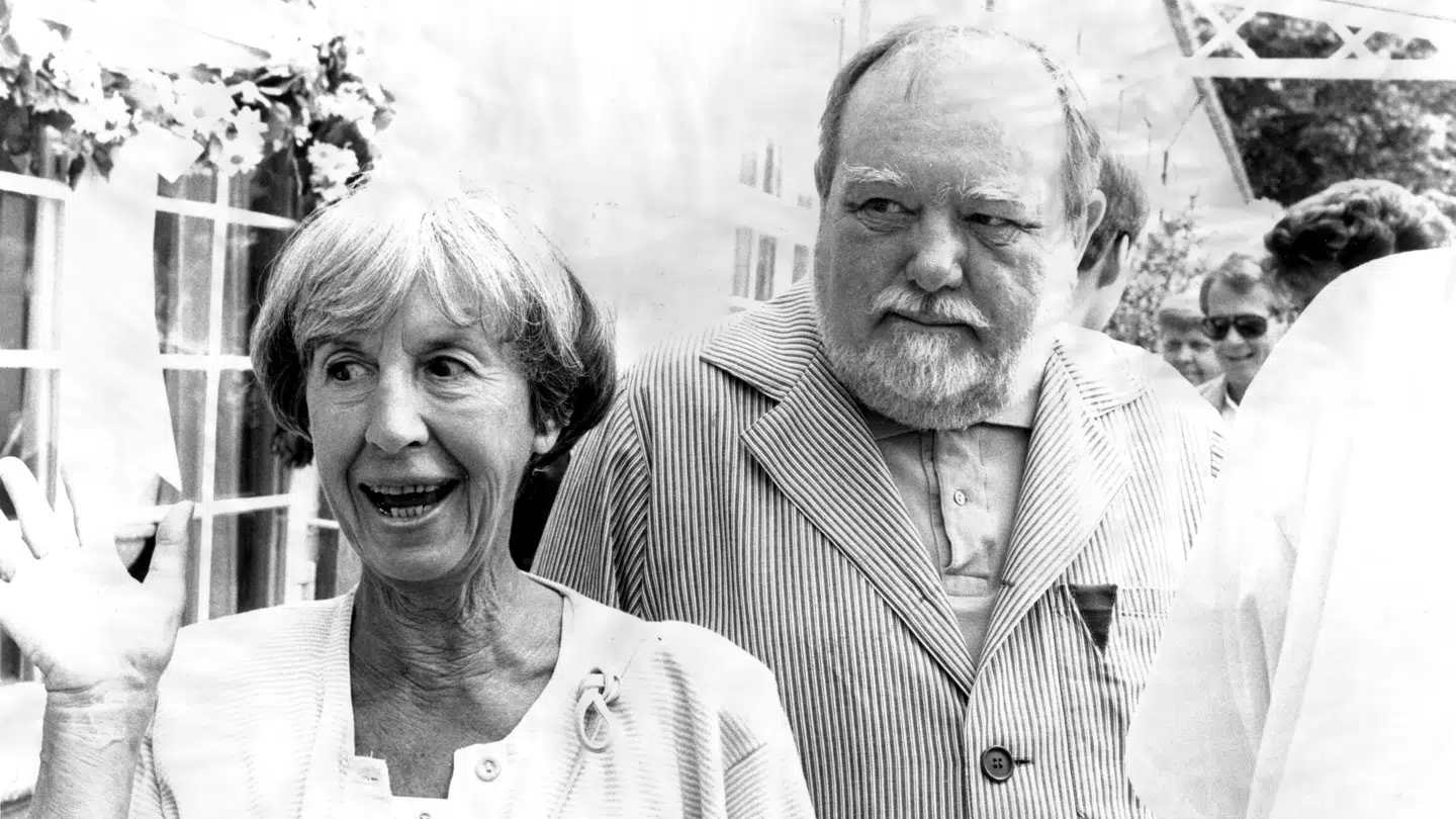 Her ses Matadors hovedforfatter og idéskaber, Lise Nørgarrd, sammen med seriens instruktør, Erik Balling. De to havde stor glæde af hinanden som samarbejdspartnere.