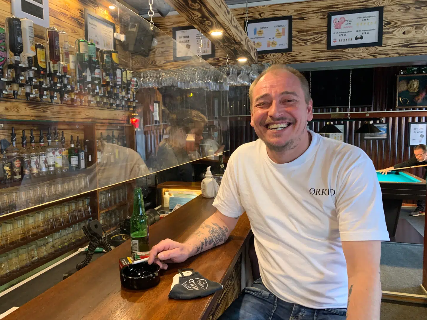 »Det har rent ud sagt været ad helvede til at skulle gå og vente. Det er jo vores levebrød, der står på spil, så det har været hårdt. Havde vi så bare fået en dato for en åbningsdag tidligere, havde det jo nok hjulpet lidt på humøret. Men nu har vi endelig åbnet dørene, og så håber vi bare på, at der ikke sker endnu en nedlukning,« siger 42-årige Thomas Seneca, indehaver af Ørkild i Svendborg.Foto: Jens Anton Havskov