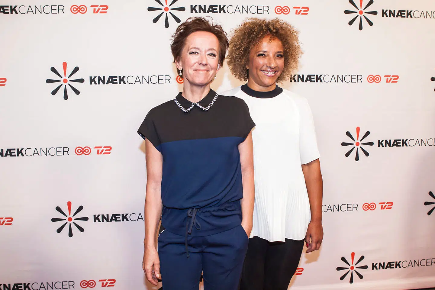 Rød løber før det store Knæk Cancer show på TV2. Her ses Anne Dorte Michelsen og Maria Bramsen.