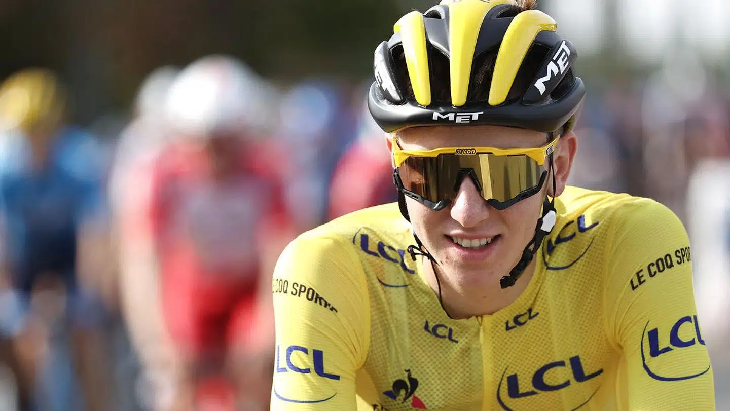 Den forsvarende Tour de France-vinder Tadej Pogačar og resten af UAE Team Emirates er kylet ud af Fléche Wallone efter en positiv covid-19-test.