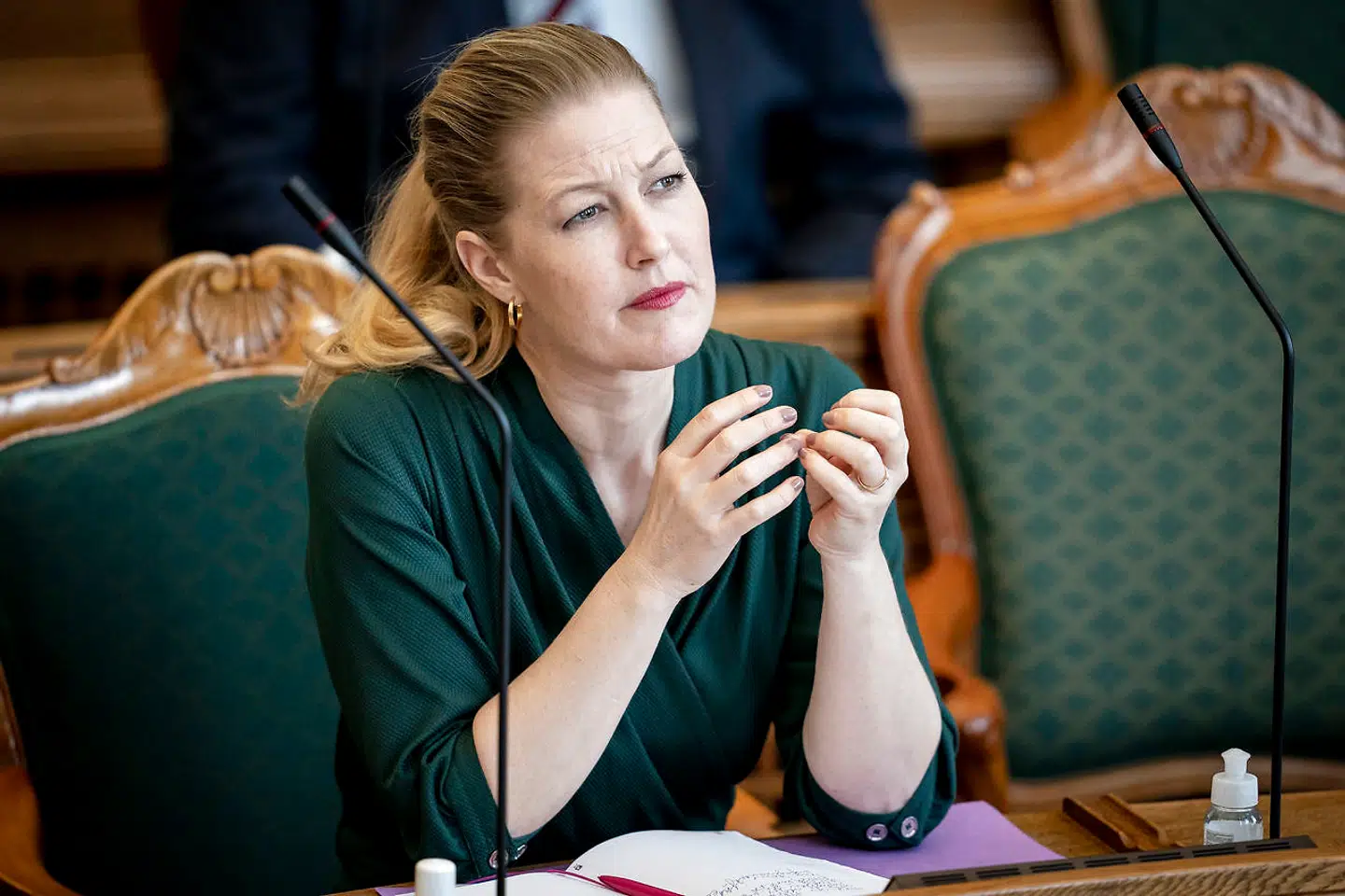 Sofie Carsten Nielsen (RV) under møde i Folketingssalen, som indledes med en udvidet partilederdebat, på Christiansborg tirsdag den 13. april 2021. Desuden behandles lovgivning om mink og kompensation til minkavlerne.. (Foto: Mads Claus Rasmussen/Ritzau Scanpix)