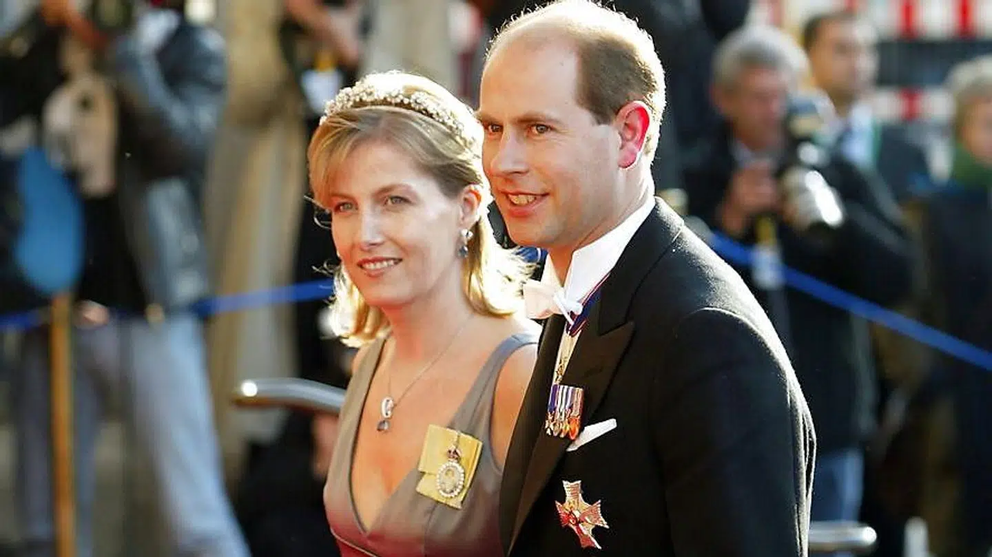 Hertuginde Sophie af Wessex og prins Edward ses her ved kronprins Frederiks bryllup.