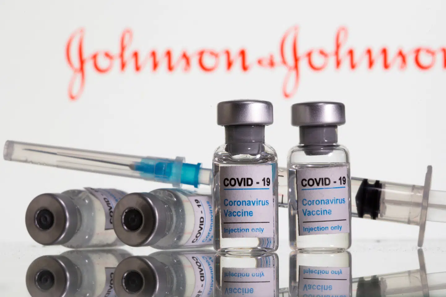 Vaccinen fra Johnson & Johnson er den, Danmark har bestilt flest doser af. Nu genoptages selskabets udrulning - men om den skal bruges, er uvist. (Arkivfoto) Dado Ruvic/Reuters