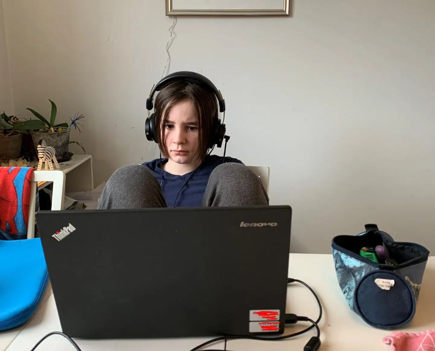 Sådan her bliver hverdagen nok et stykke tid fremover for danske skolebørn i 5-8 klasserne. Skolerne kan ikke gennemføre udendørs undervisning halvdelen af tiden, som der ellers er åbnet op for.