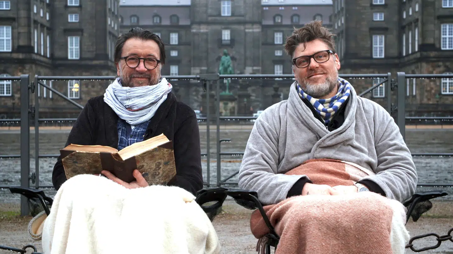 Makkerparret Gordon Kennedy og Timm Vladimir har optrådt sammen siden de var unge. Senest genoplivede de deres populære 'Godnat historier' til DR-programmet 'Danmark griner'. Foto DR.