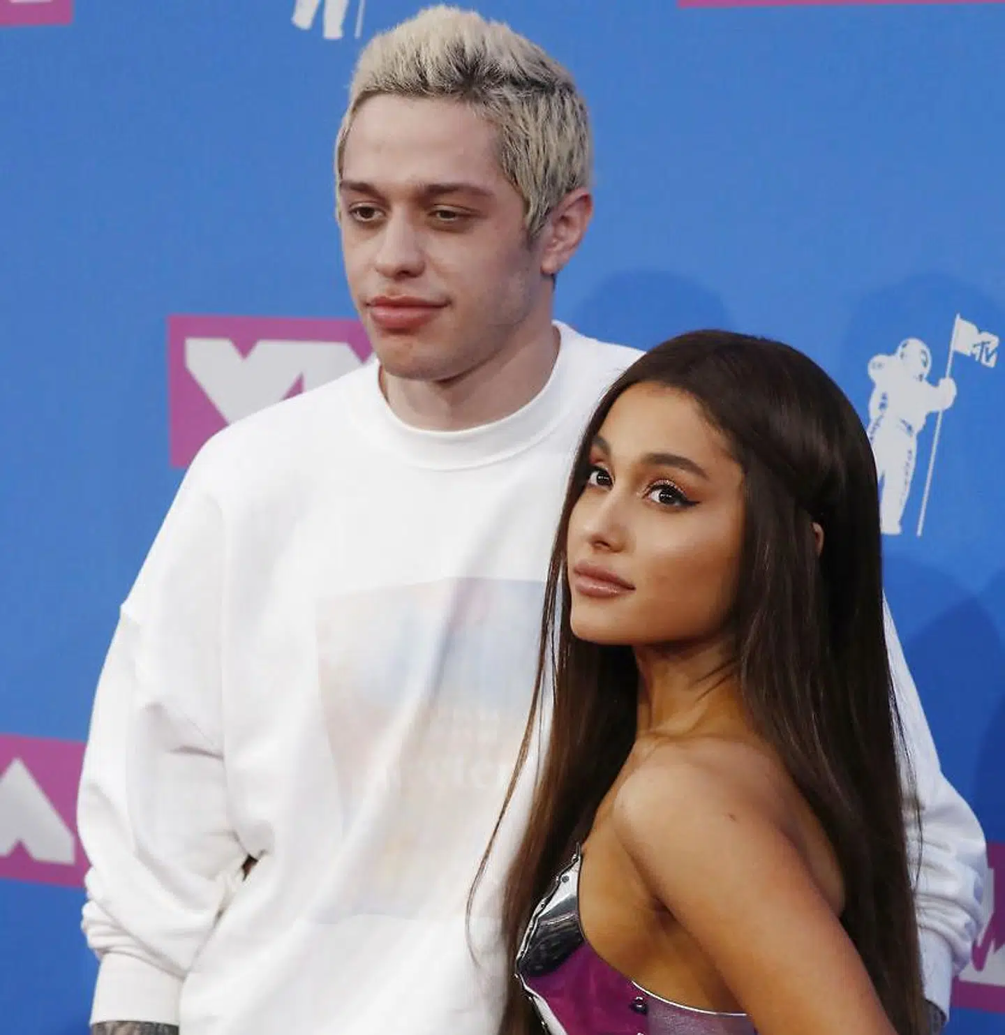 Pete Davidson har tidligere dannet par med sangerinden Ariana Grande.
