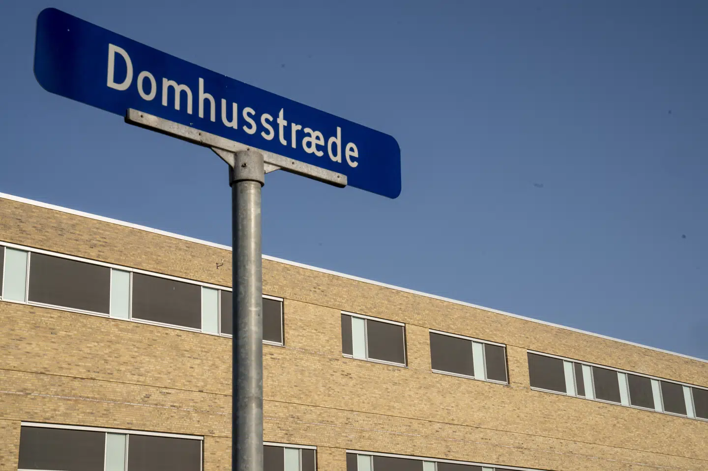 Retten i Holbæk har mandag forlænget varetægtsfængslingen af syv terrorsigtede familiemedlemmer. De skal sidde fængslet foreløbig frem til 11. maj. Mads Claus Rasmussen/Ritzau Scanpix