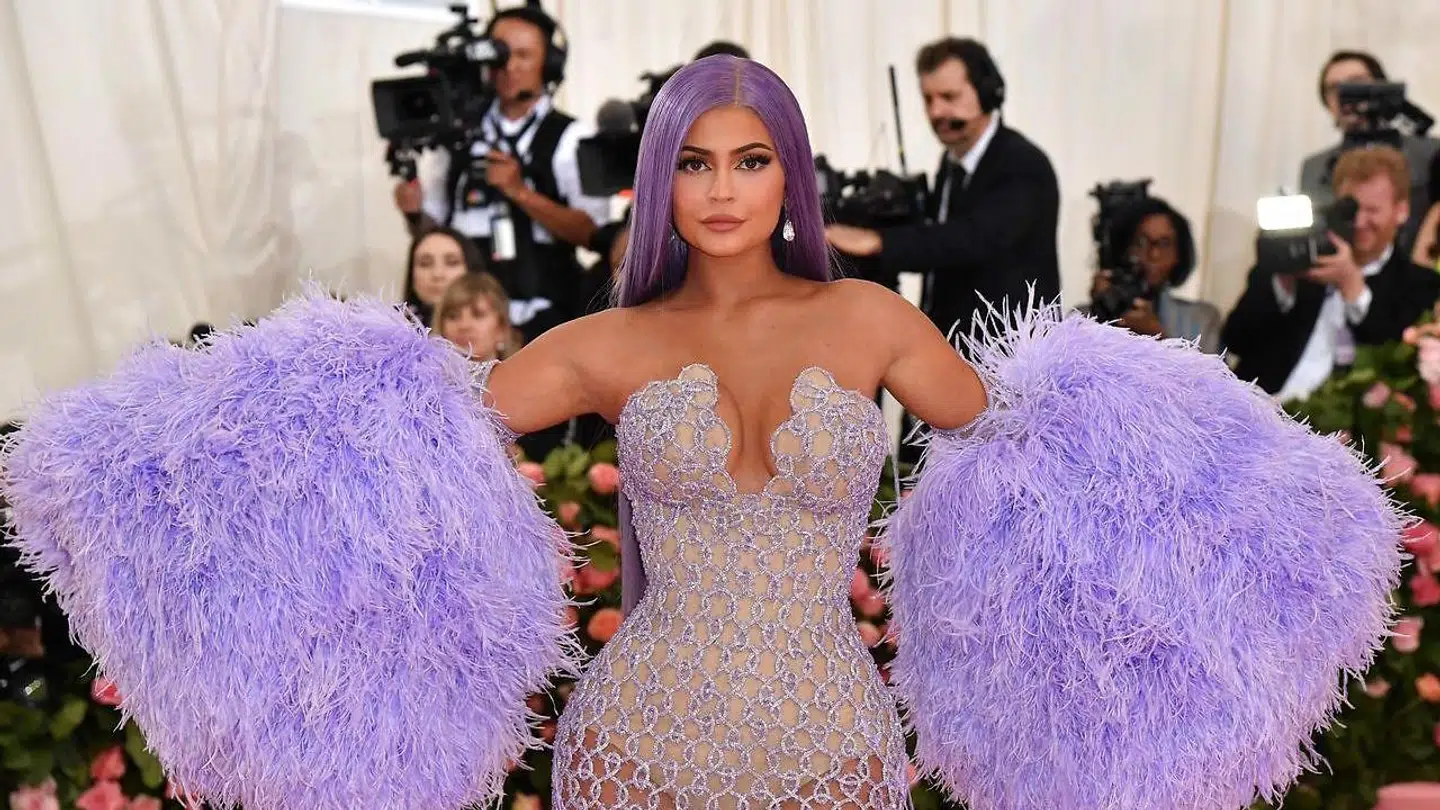 Kylie Jenner har imponeret alle med sin evner på de sociale medier, hvorigennem hun blandt andet har solgt sit make up.
