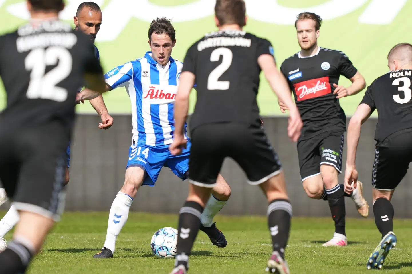 OB og Sønderjyske spillede søndag 1-1 i Odense, og bagfra må begge mandskaber konstatere, at Lyngby nærmer sig. Dermed rykker en potentiel nedrykning nærmere for både OB og Sønderjyske. Claus Fisker/Ritzau Scanpix