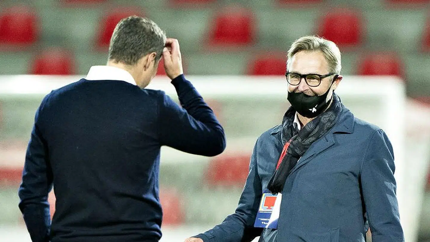 Claus Steinlein har haft Brian Priske oppe på sit kontor for at lave en ny kontrakt.