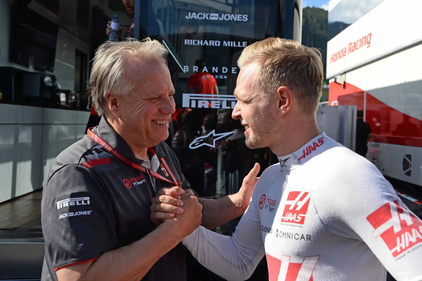 Gene Haas, der indtil sidste år havde Kevin Magnussen som kører, er nu afhængig af den russiske milliardær Dmitry Mazepin.