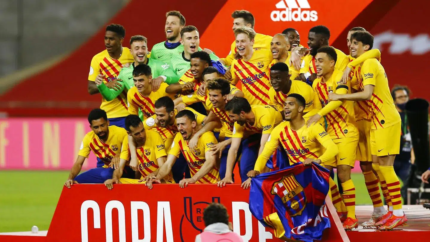 FC Barcelona-spillerne fejrer pokaltitlen.