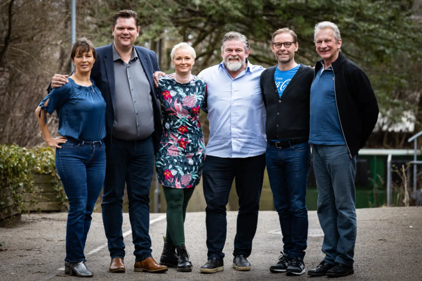 Holdet bag Odense Revy - Mette Marckmann, Lars Arvad, Vicki Berlin, Stig Rossen, Thomas Mørk og Henrik Kofoed. Foto Odense Revy.