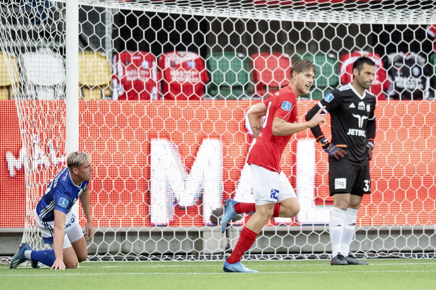 Nicolai Vallys (i rødt) scorede det første mål, da Silkeborg lørdag dukkede HB Køge i 1. division. Bo Amstrup/Ritzau Scanpix