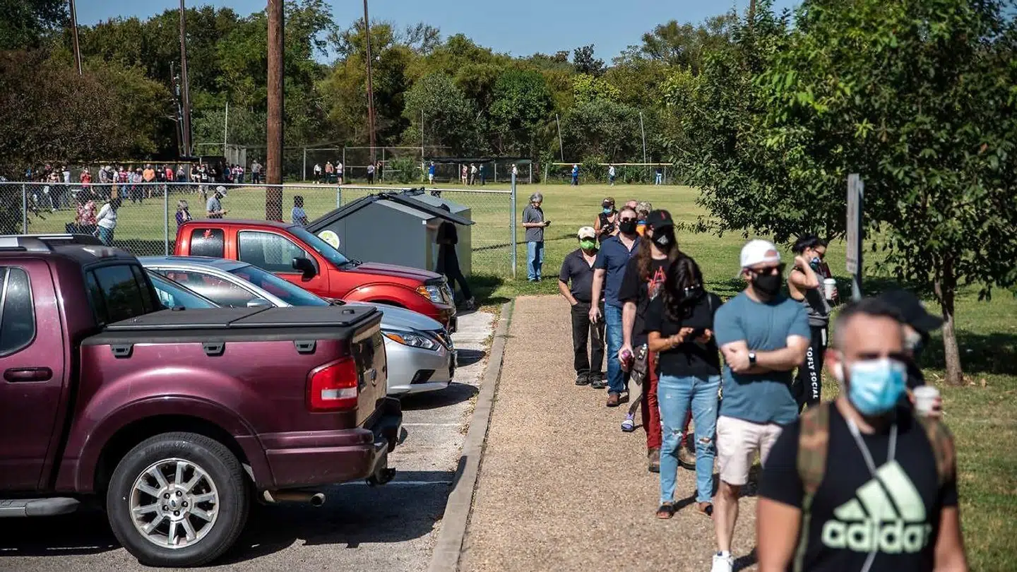 Timelange køer i Austin, Texas, til at stemme ved sidste års præsidentvalg.