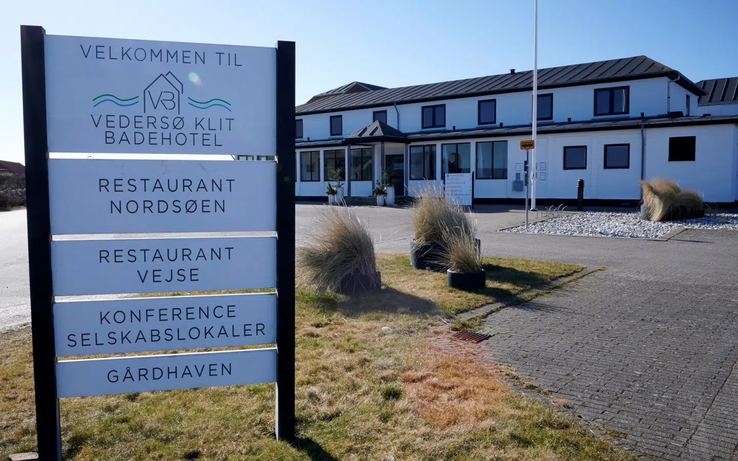 Brødrene har afleveret nøglen til hotellet til kurator. Foto: Byrd - Brian Bjeldbak