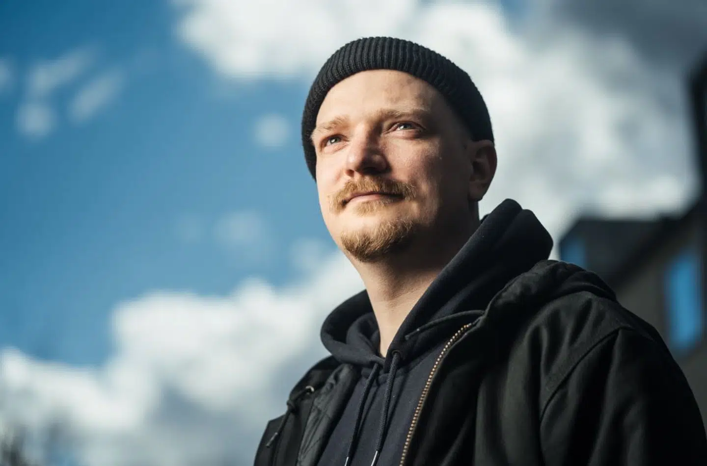 Sune Bjørn Kuhberg går primært på arbejde for at tjene penge. Livets sande værdier ligger uden for 8-16-jobbet, mener han.