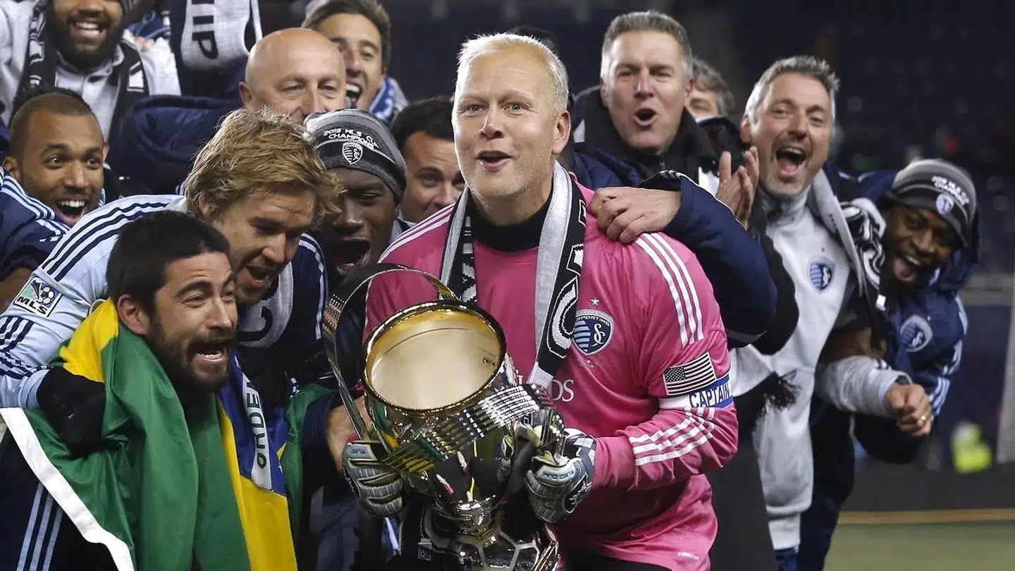 Det blev til både mesterskab og pokaltriumf i MLS for Nielsen.
