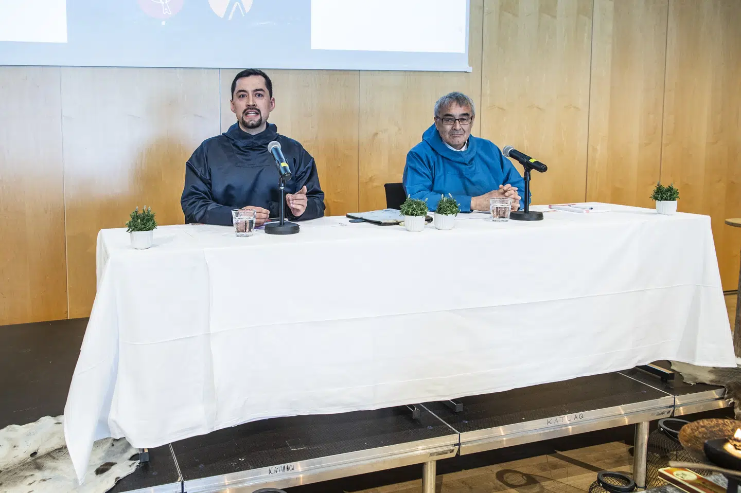 Muté B. Egede (til venstre) har taget Naleraq - og formand Hans Enoksen (til højre) - med i regeringen i Grønland. Leiff Josefsen/Free