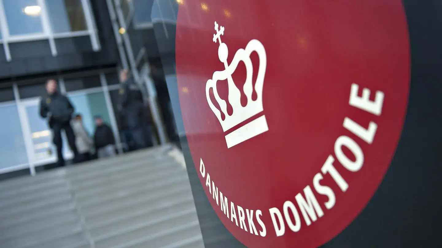 En 22-årig kvinde og en 35-årig mand fremstilles fredag formiddag i retten i Esbjerg. Sigtet for grov vold på et barn på 18 måneder. (Arkivfoto)