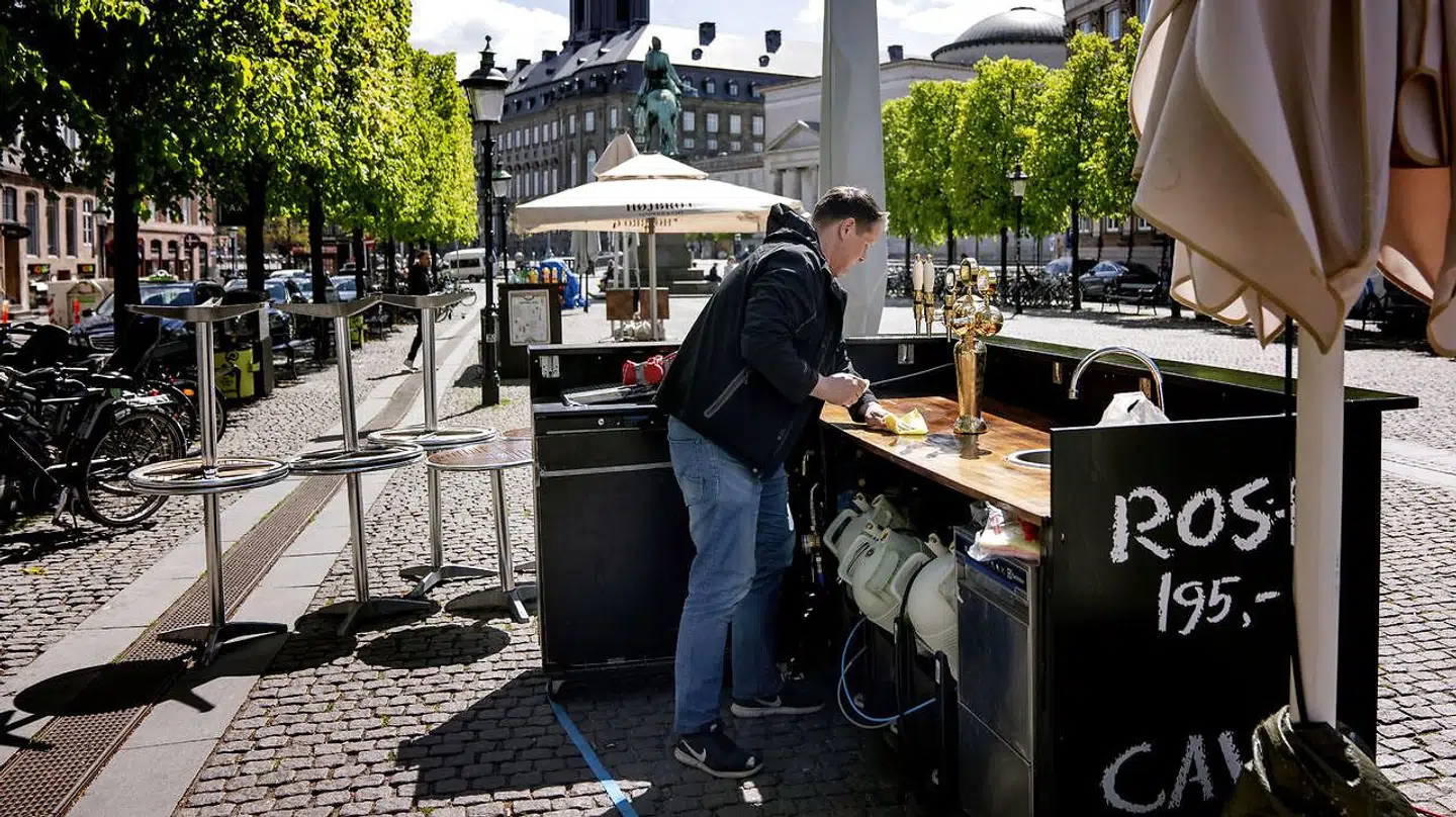 Restauranter, cafeer og barerne kan muligvis skænke fadøl uden at se coronapas først.