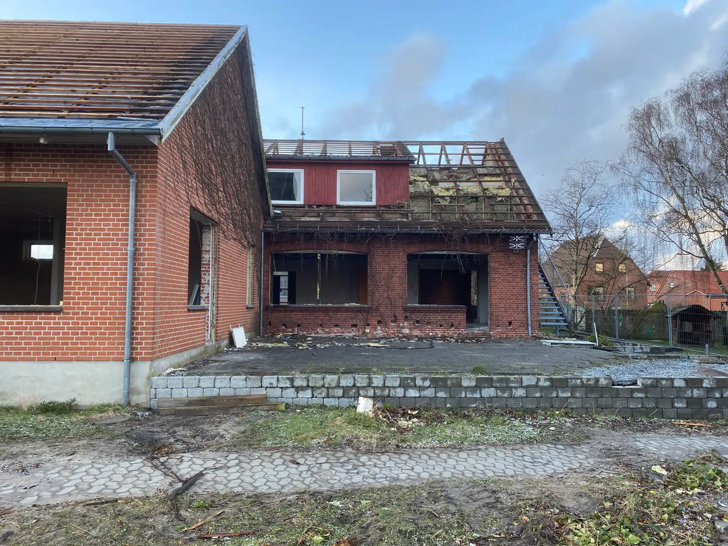 Nedrivningen står på indtil slutningen af juni. Foto: Privat