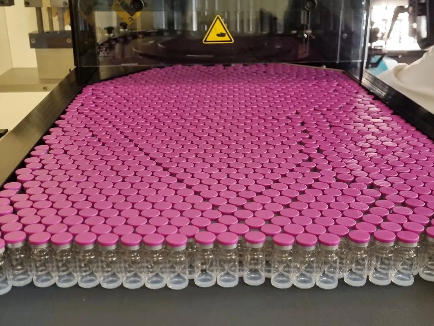 (FILES) This handout file photograph taken and released by French pharmaceutical subcontracting firm Delpharm on April 7, 2021, shows vials being filled with the Pfizer/BioNTech Covid-19 vaccine on a production line at the Delpharm plant in Saint-Remy-sur-Avre, northern France. - The EU is turning more heavily to BioNTech/Pfizer to make up for suspended Johnson & Johnson vaccine doses and for longer-term needs to fight the mutating coronavirus, European Commission chief Ursula von der Leyen said April 14, 2021. (Photo by - / Delpharm / AFP) / RESTRICTED TO EDITORIAL USE - MANDATORY CREDIT "AFP PHOTO / DELPHARM " - NO MARKETING - NO ADVERTISING CAMPAIGNS - DISTRIBUTED AS A SERVICE TO CLIENTS