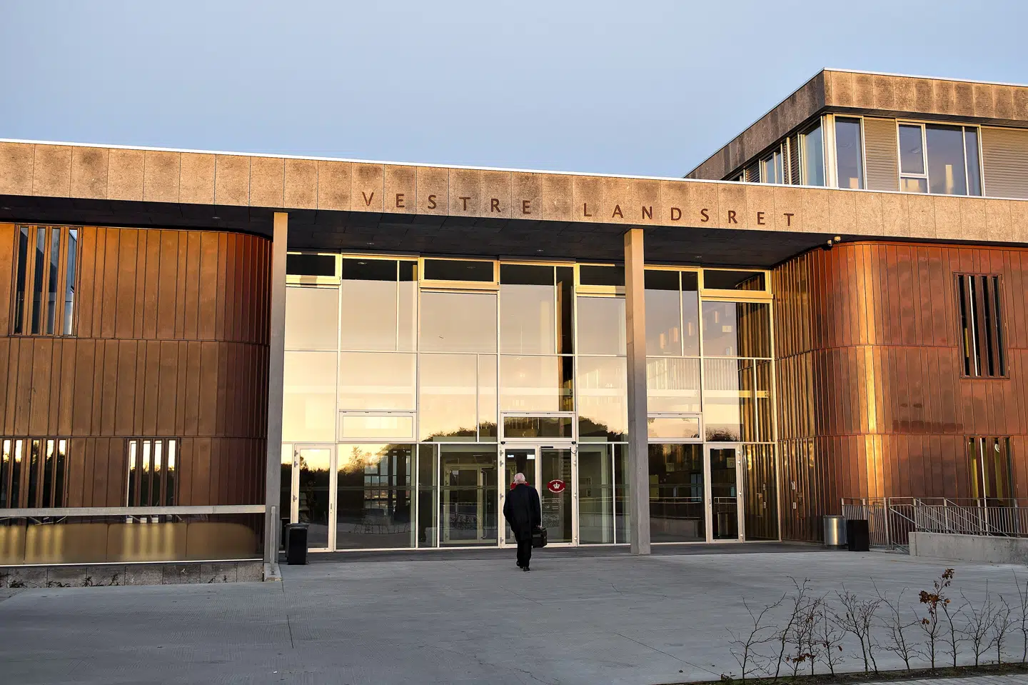 Vestre Landsret har torsdag stadfæstet byrettens dom for mandatsvig og bedrageri for knap en halv milliard kroner. De to tiltalte - Bent A. Nielsen og Bjarne Nielsen - skal i fængsel i henholdsvis seks og tre år. De har begge nægtet sig skyldige. (Arkivfoto). Henning Bagger/Ritzau Scanpix