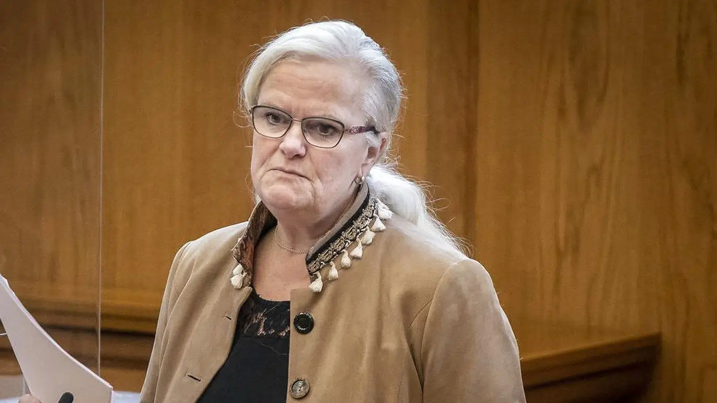 Dansk Folkepartis Liselott Blixt kræver statsministerens garanti for at samfundsrestriktionerne bortfalder. Det samme gør mange andre politikere.