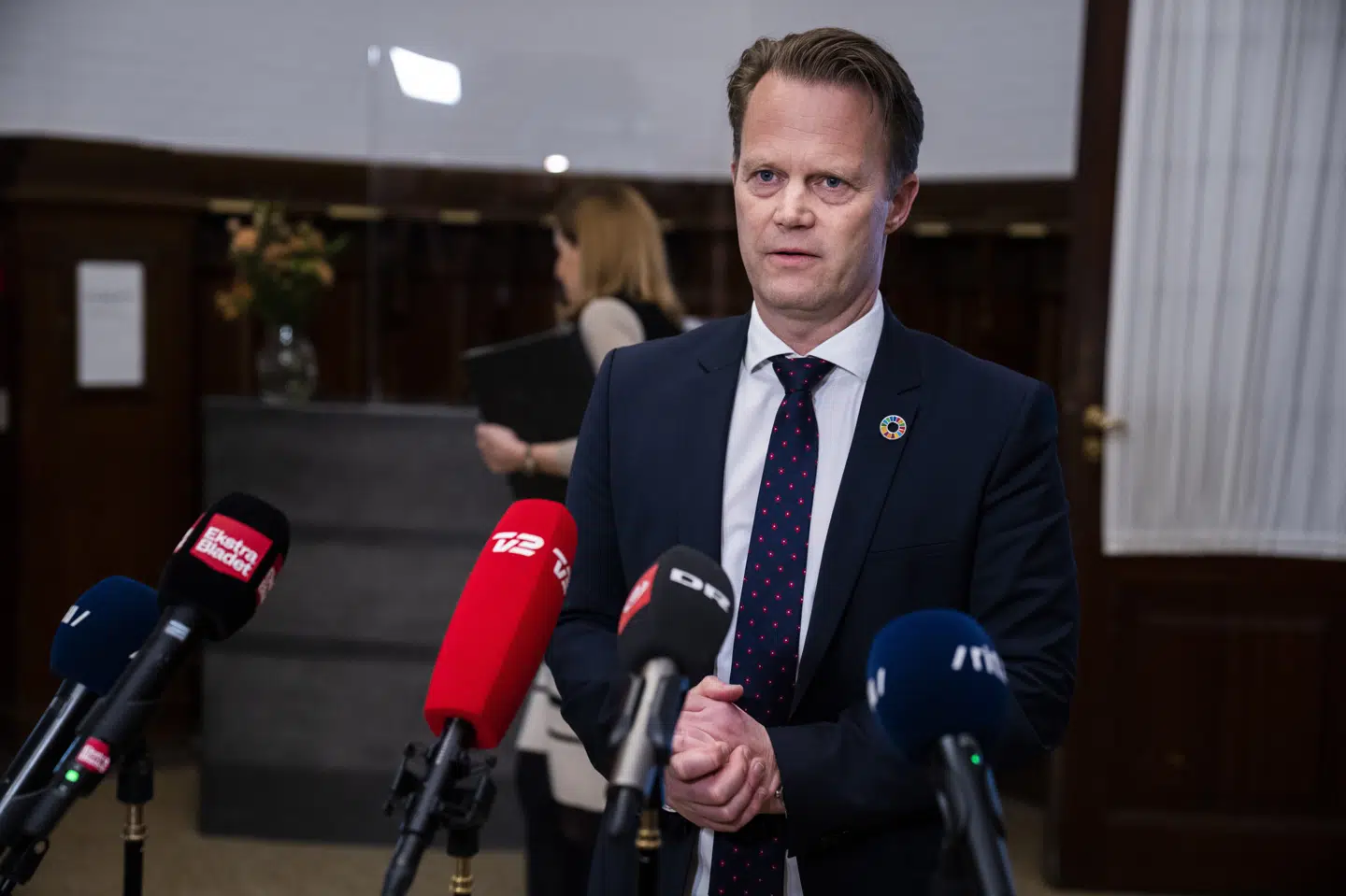 Danmark gik ind i Afghanistan sammen med USA, og nu vil Danmark også følge USA ud igen, når de amerikanske tropper efter planen skal være ude af landet den 11. september i år, siger udenrigsminister Jeppe Kofod (S) efter møde i Udenrigspolitisk Nævn onsdag. Martin Sylvest/Ritzau Scanpix