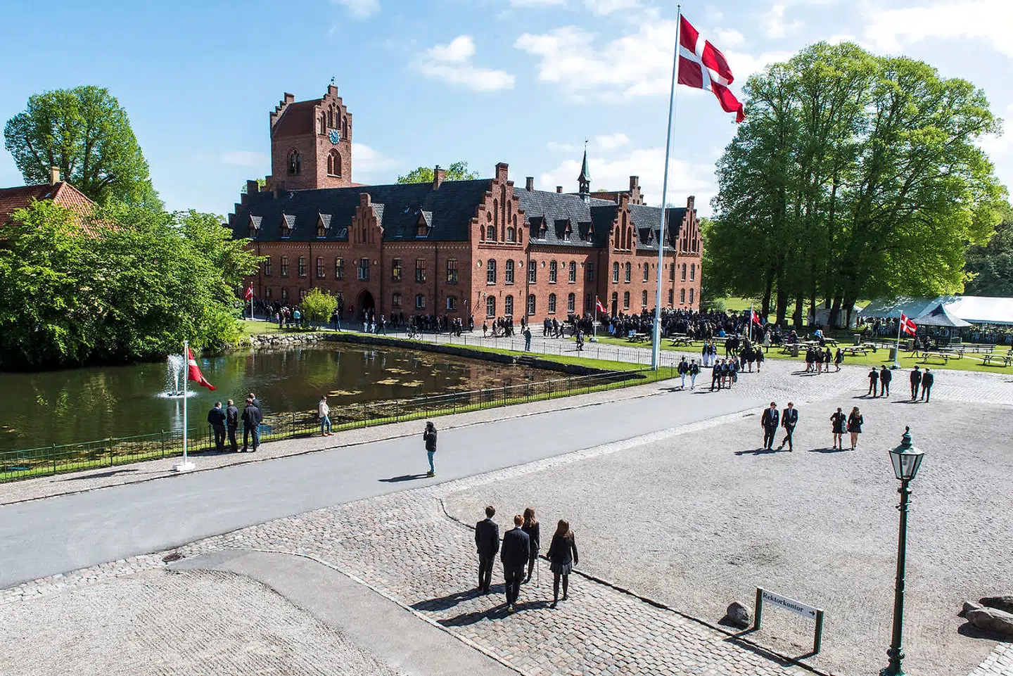 Prins Christian bryder med tradition, når han tager på Herlufsholm kostskole. (Foto: Søren Bidstrup/Scanpix 2016)